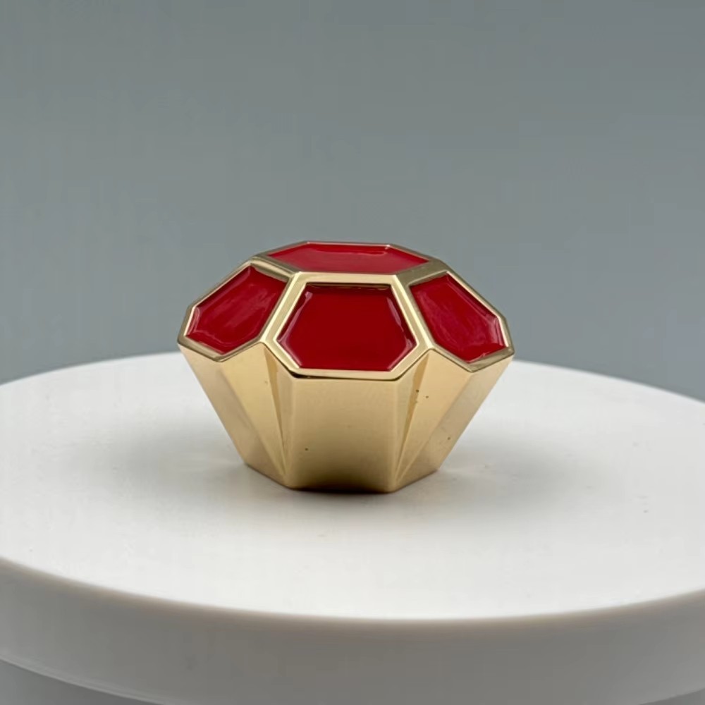Luxury Zinc Alloy Perfume Cap with Faceted Design and Inlaid Red Enamel - Customizable Size
