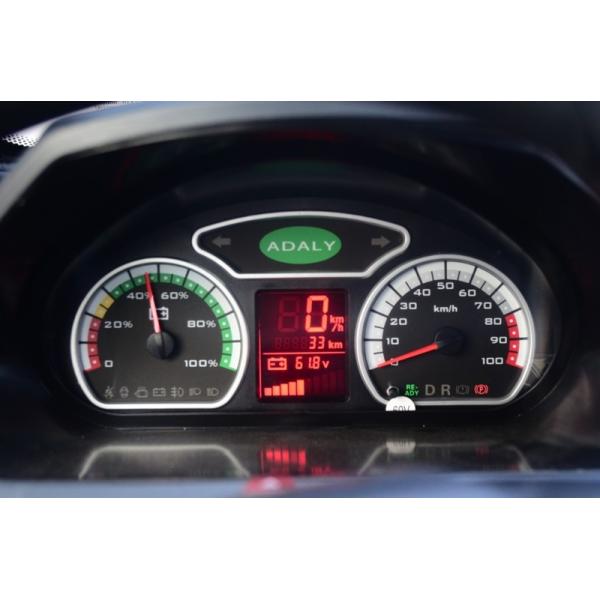 Автомобиль города батареи использующий энергию электрический с 4 местами полностью цвет электротранспортов белый