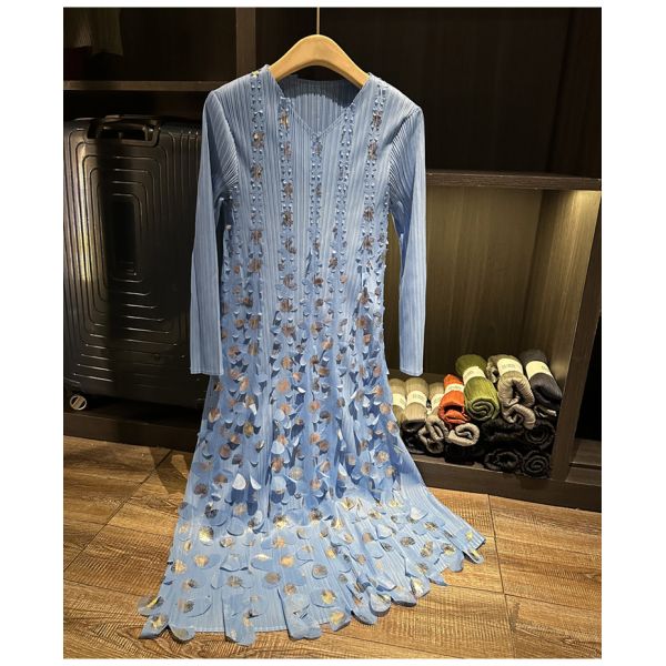 High-End Luxury Short-Sleeved Summer Dress New Gold Stamping Sequin V-Neck Gown Pleated Texture Casual Midi-Length Woven Chiffon