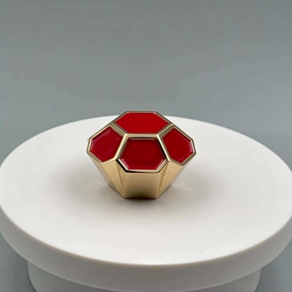 Luxury Zinc Alloy Perfume Cap with Faceted Design and Inlaid Red Enamel - Customizable Size