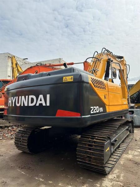 1.05m3 Bucket Capacity Original Korea Hyundai Used Crawler Excavator R220-9S in Shanghai