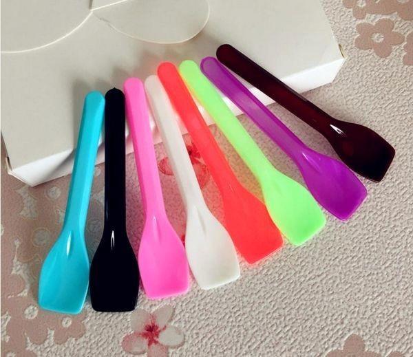 Colheres plásticas seguradas longas do gelado, mini material do produto comestível de colher do serviço do gelado
