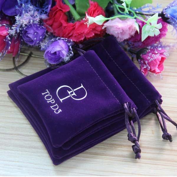 A tela roxa personalizou malotes da joia, sacos de cordão reusáveis minúsculos