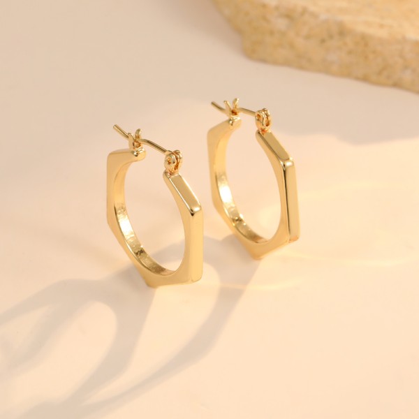 Fashion Light Luxury Earring for Women Pentagonal Geometric Shaped Ear Hooks French Retro Gold Plated Earrings Wholesale