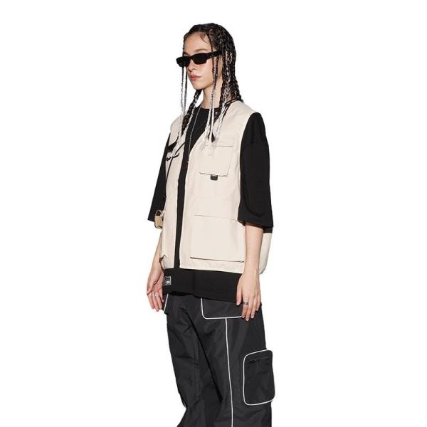 Waterproof V-Neck Women's Safari Jacket in Soft Shell Fabric for Versatile Outdoor Wear