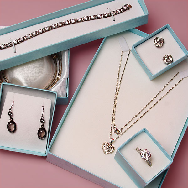 Elegant Custom Jewelry Paper Boxes Non Tarnishing Foam Inside For Bracelet And Necklace