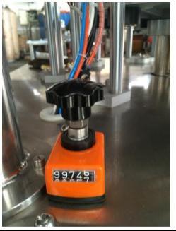 Máquina de preenchimento e vedação de tubos de plástico de creme cosmético semiautomático