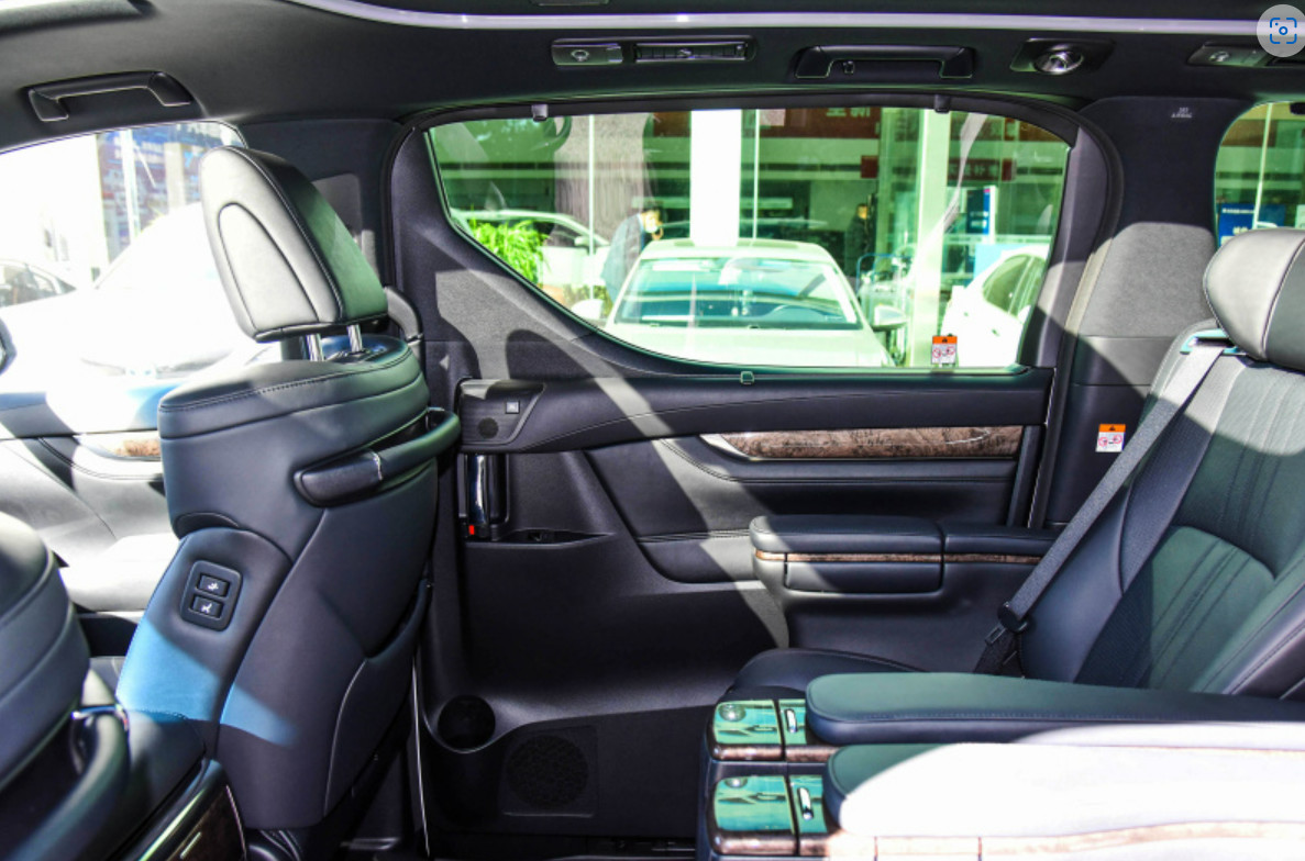 Дверь 2023 дома 5 версии спаренного двигателя 2.5L Zhenxiang Huangjin Тойота Alphard 7seats MPV