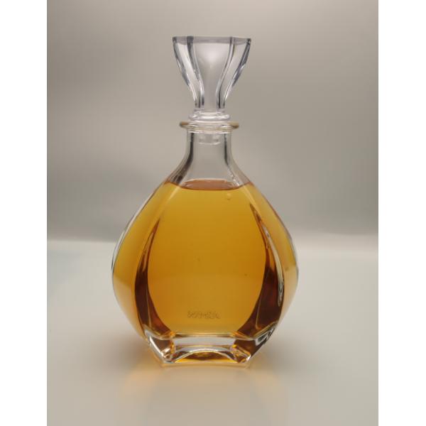 Бутылка стекла рябиновки водки Arman вокруг форменной бутылки 1000ML алкоголя