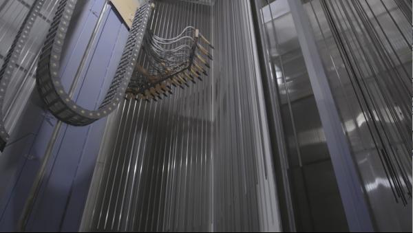 Turquie Système de chauffage au gaz naturel Hautes performances et capacité de production Ligne de production professionnelle de revêtement en poudre Configuration spatiale personnalisée de profils en aluminium