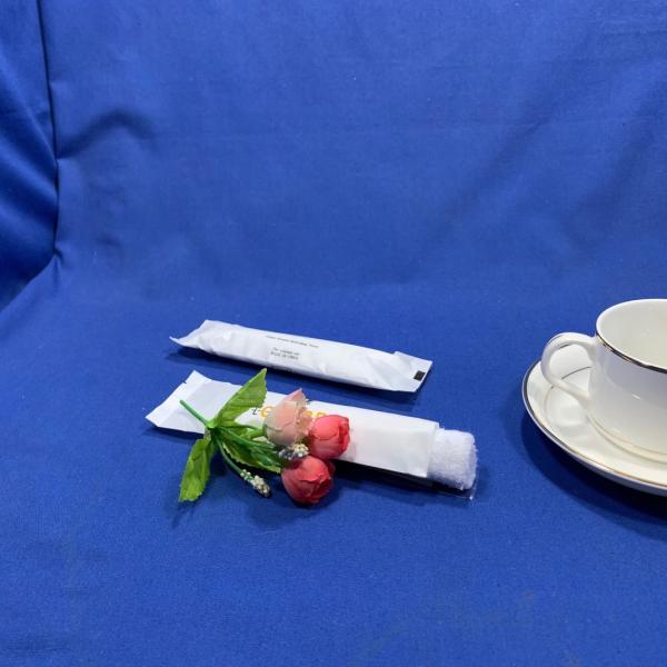 Определите упакованное полотенце устранимой авиакомпании влажное