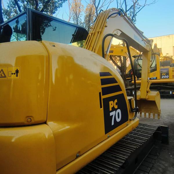 Excavatrice utilisée Komatsu PC 70 du Japon 6500 kg Poids de fonctionnement 0-2000 heures de travail