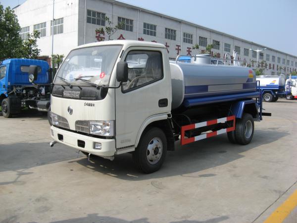 Widely used waste water suction truck , vacuum pump Sewage tanker Septic water Tank Trucks For Sale
