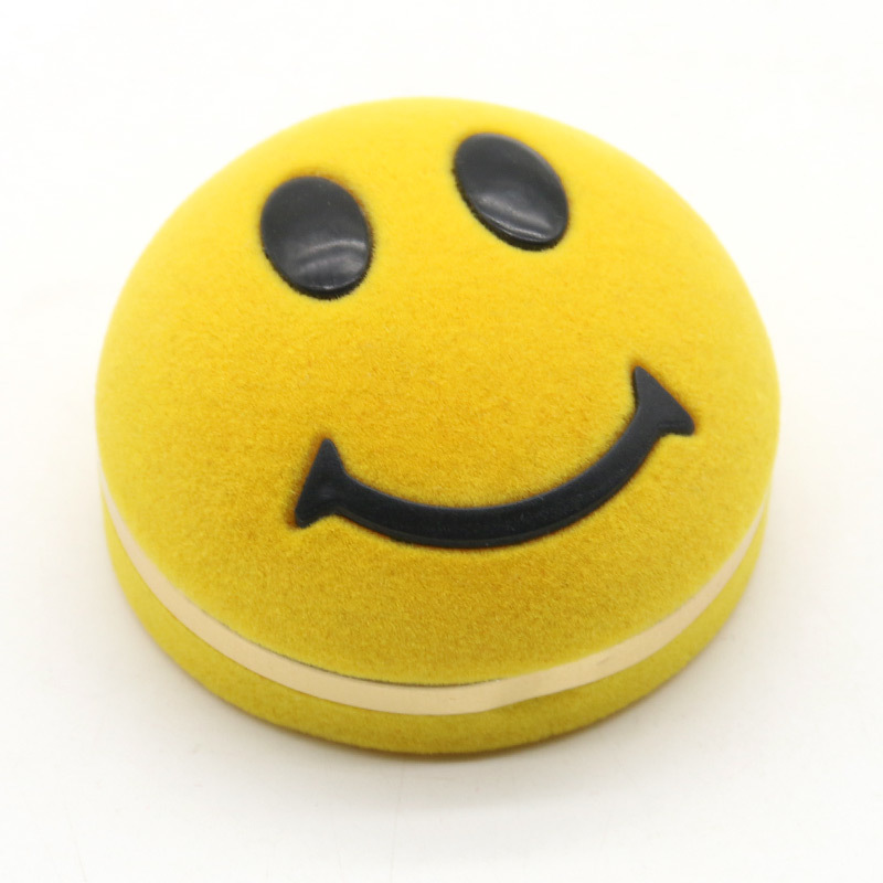 Customizable Velvet Ring Boxes Small Beautiful Round Jewelry Boxes In Various Colors