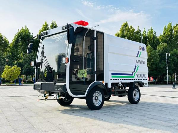 Fully Enclosed Sanitation Cleaning Truck Four Wheel Drive Pure Electric Sprinkler Truck