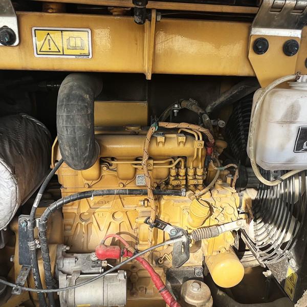 Used Caterpillar 305.5E2 Excavator 0.22m³ Bucket Capacity 34kw Rated Power 5.5 Tonnage