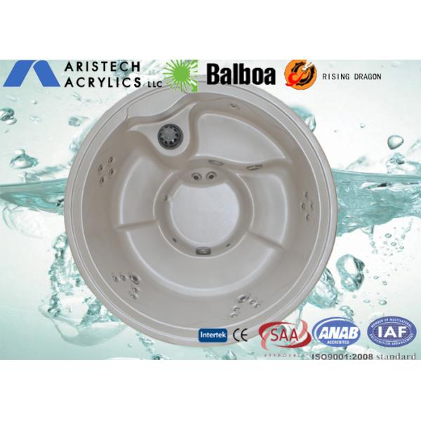 Balneario sin fin grande de la tina caliente del patio trasero de la nadada del