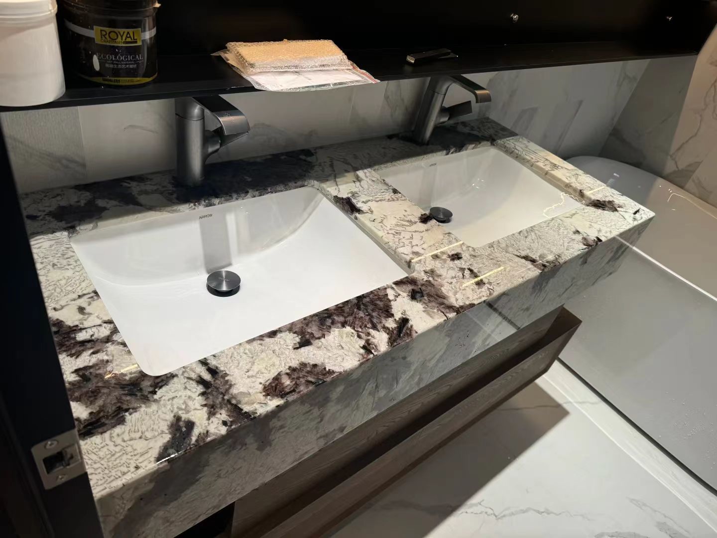 Snowy Mountain Blue Marble Vanity Top - Escritorio de baño de lujo con venas azules grises