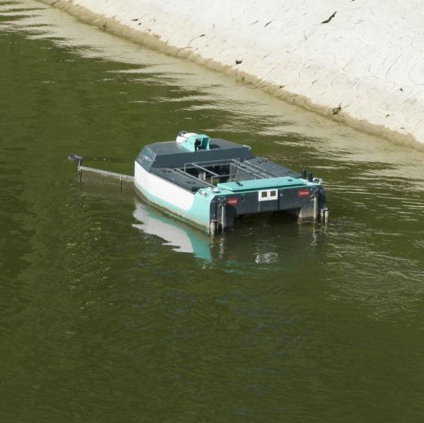 Surface Unmanned River Cleaning Boat With Flexible Extension Arm