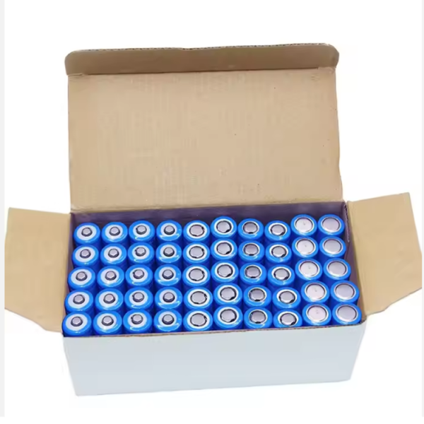 Rechargeable Batteries Cylindrical Cell 26650 Lifepo4 Battery 3.2v 4000mah for Solar Charging