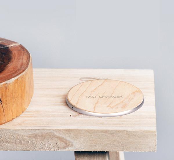 Silver Base Wooden Wireless Charger / Cordless Charger with 73% Efficiency