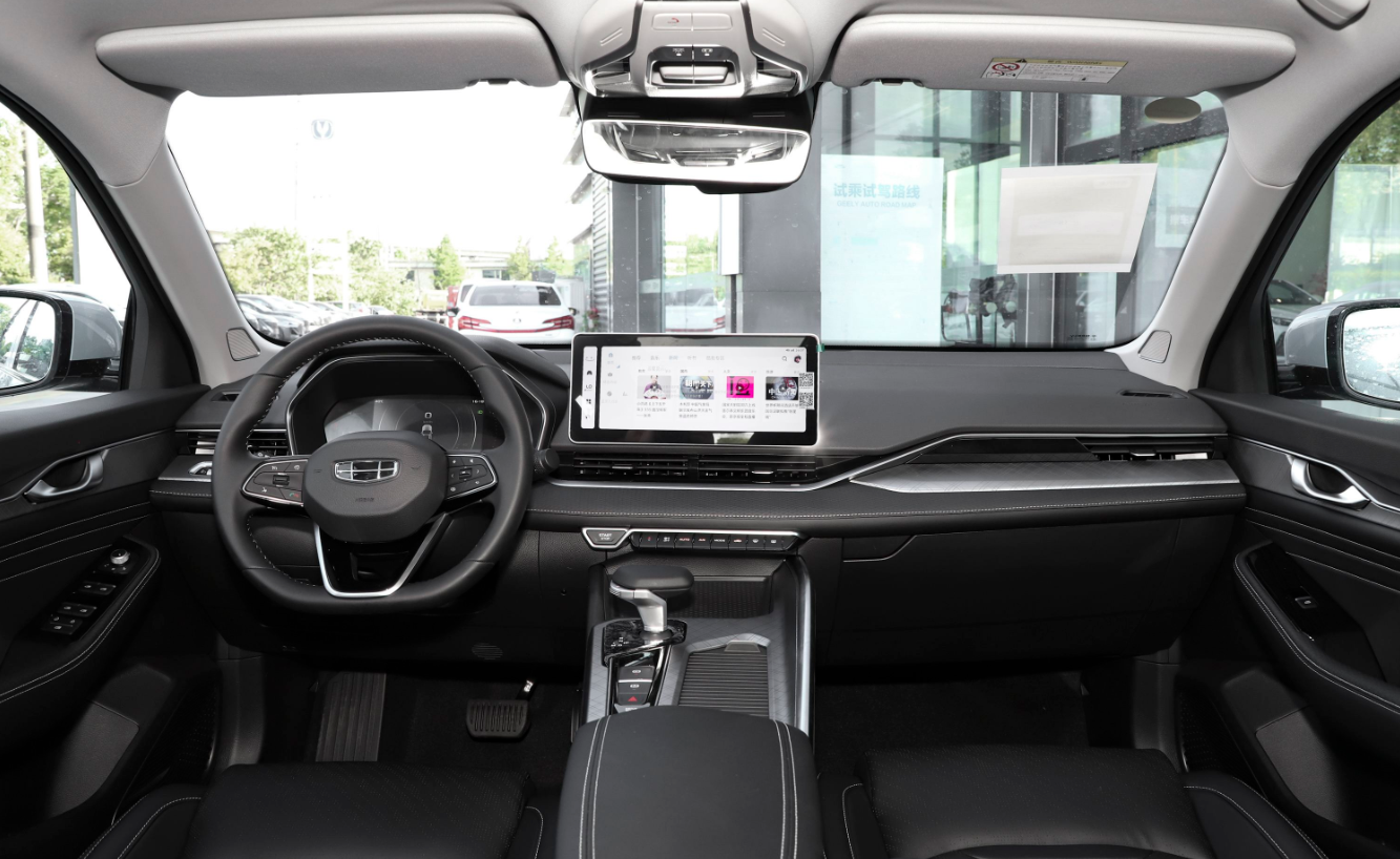 Автомобиль Geely салона 4 мест двери 5 предпосылает 2023 2.0TD 190HP L4