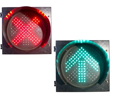 PC/Die Cast Aluminium 300mm série feux de circulation Feuille et feux de circulation croisés