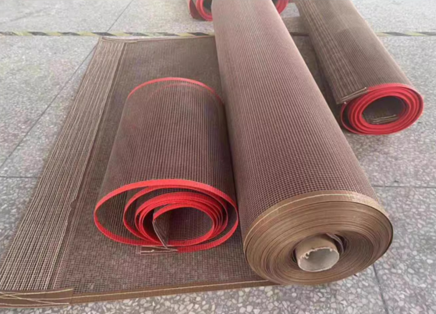 Industrial PTFE Mesh Belt with Temperature Resistance Up To 260°C, Non-Stick Surface, and High Tensile Strength