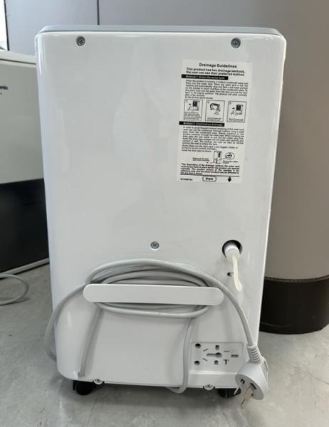 12l / Day Digital Household Air Dehumidifier Visible Humidity Value LCD Display