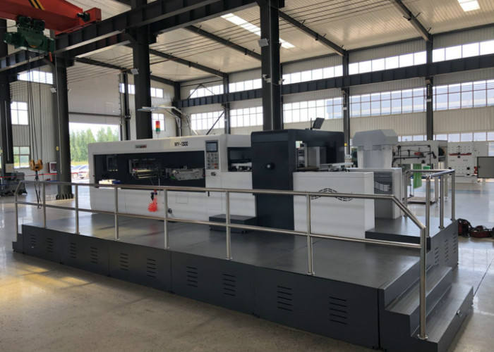 Роторная рифленая коробка 24.5KW умирает автомат для резки для коробок