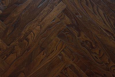 L'arête de hareng d'orme de la Chine a machiné le plancher en bois, planchers en bois d'orme d'arête de poisson