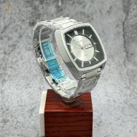 Nouvelle arrivée Ml1110 Montre en argent à quartz imperméable à l'eau 3 ATM Logo personnalisé en gros
