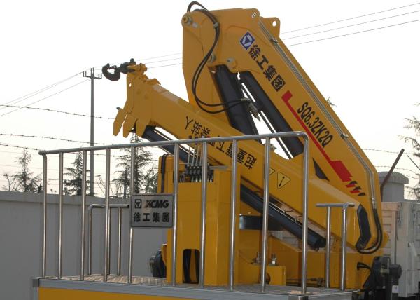 Fast and Effective  Hydraulic Truck Mounted Crane For Transporting Materials , 11meters Lifting Height