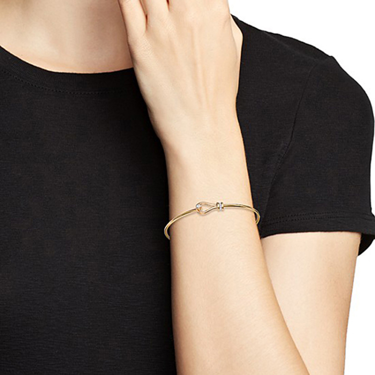 Bangle 0.15ct диаманта золота стиля 18K ниши тип замок 5,5 граммов открытый