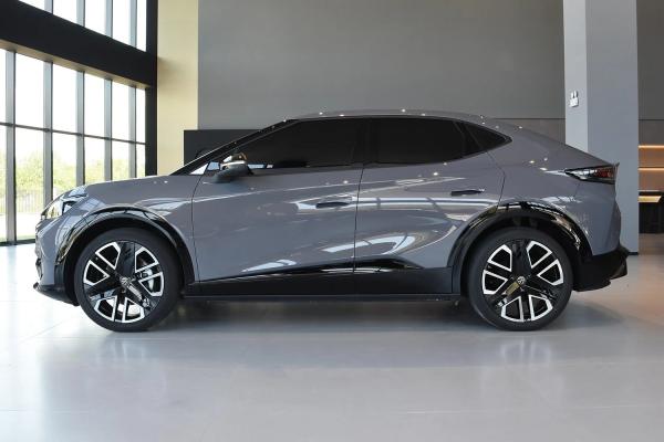 2024 VW ID.UNYX Max Edition Pure Electric 340hp AWD Energy Vehicle ID.UNYX SUV Electric Car Cltc Mile Range 621 Km