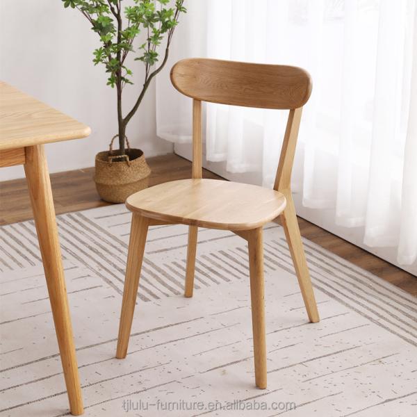 Couleurs personnalisées Chaise en bois pour la maison dans le restaurant ou le mariage à un prix abordable