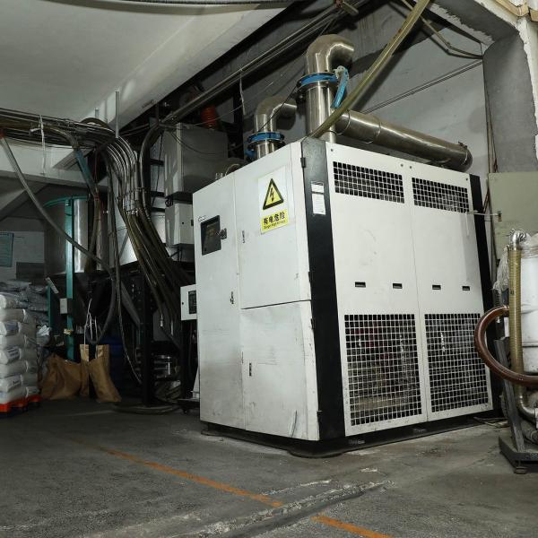 Plastique thermodurcissable NFW00010 1000L moulage par soufflage tonne de tonne de tonne de roulement chimique de tonne de plastique résistant à la corrosion