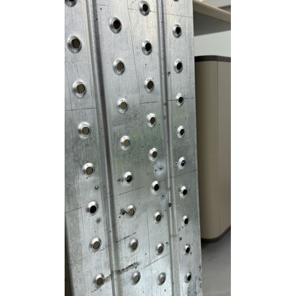 Custom Galvanized Slotted Steel Plate Perforated Mesh For Stair Treads