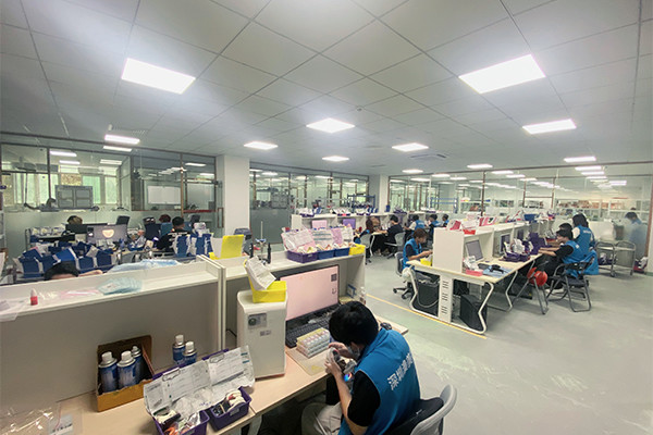 Заказ прозрачные циркониевые зубные короны изготовлены AMD Dental Lab