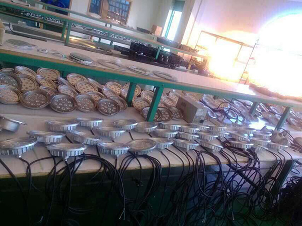 Утопленные света СИД подводные с ПВК Слеве 36В 304 нержавеющая сталь РГБ