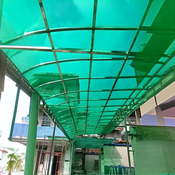 Легкий поликарбонат пластмассовый твердый лист с антиультрафиолетовым покрытием для крыш, тентов и теплиц