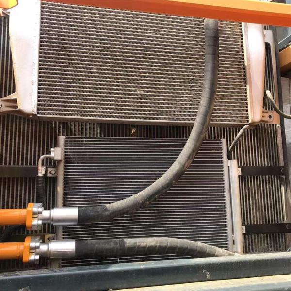 En bon état, importation japonaise. Excavatrice utilisée.