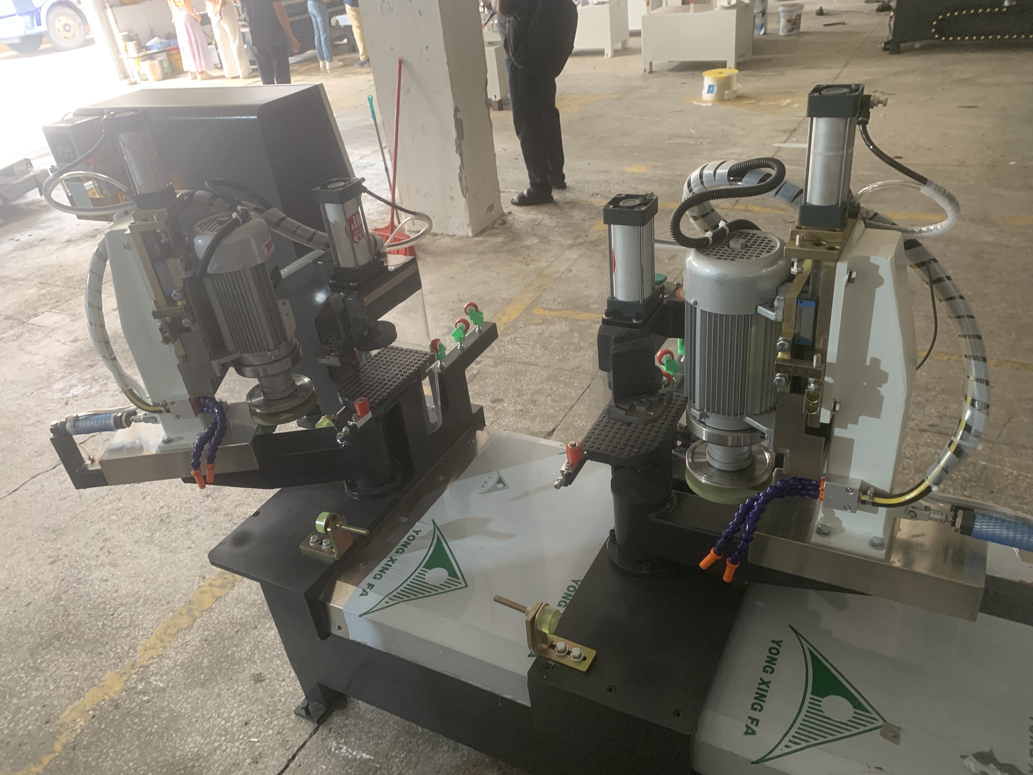 Double-head CNC PLC-controlled Glass Edging Machine For Automatic Glass round edging, Grinding, And Polishing.