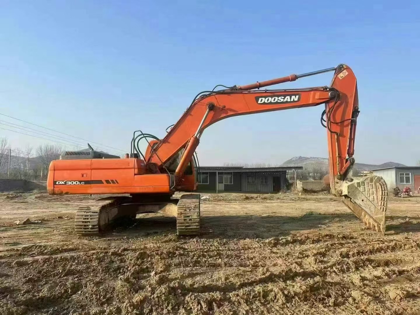 Подержанный экскаватор Doosan DX300LC, из Китая.