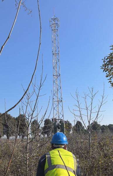3条腿5g移动互联网格通信塔广播电视钢管电信塔