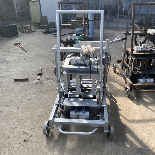 Good Hollow Block Making Machine for Concrete Clay Voltage 380V Weight KG 200 kg