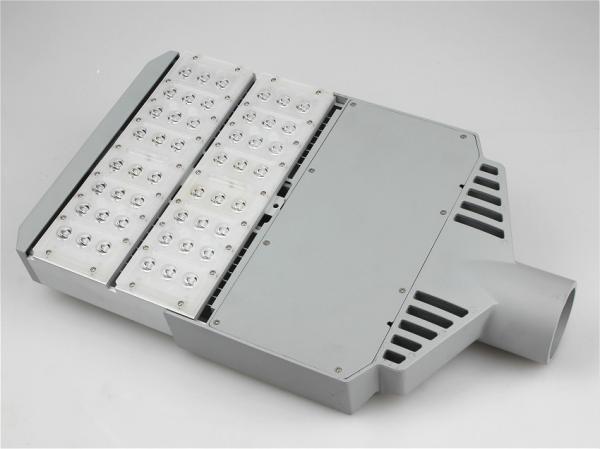 O diodo emissor de luz exterior do anúncio publicitário de 60 W ilumina-se/por muito tempo as lâmpadas de rua solares exteriores do tempo