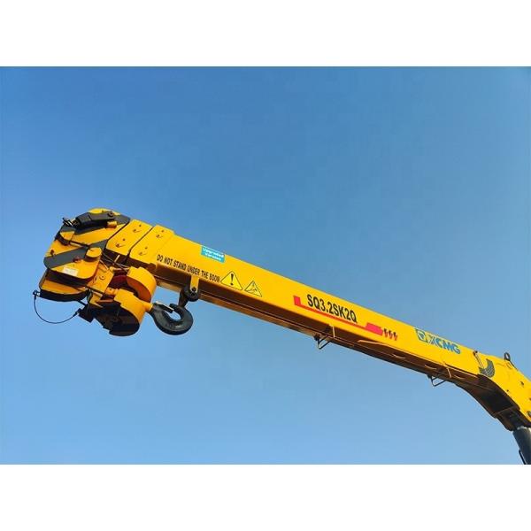 Original Double Cabin ISUZU 4x2 3.2 Tons Crane Mounted Truck