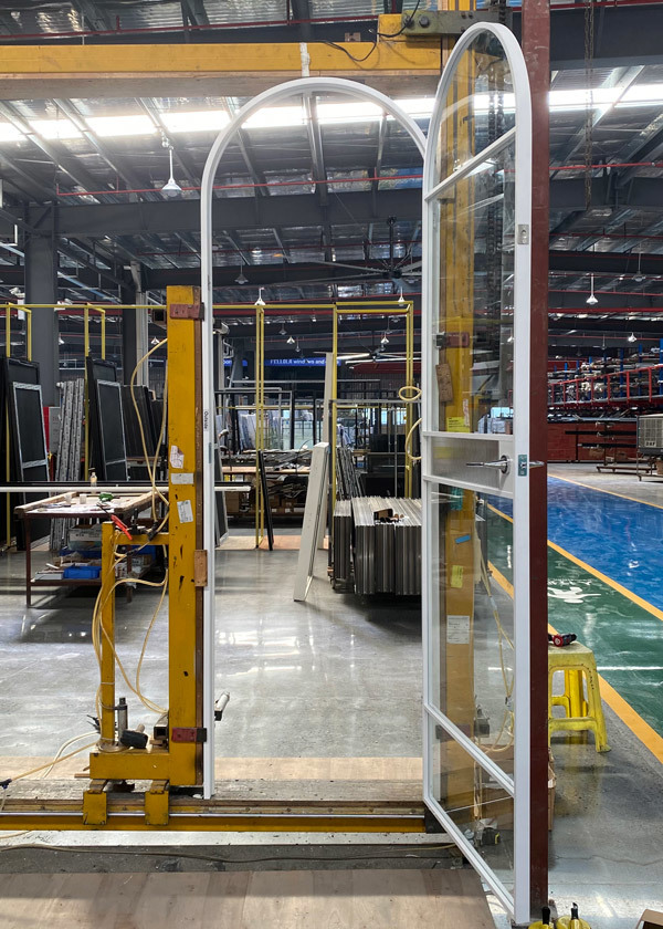 French Retro White Aluminum Alloy Arched Partition Glass Door: High-Temperature Spraying Craft, Stable And Long-Lasting Performance
