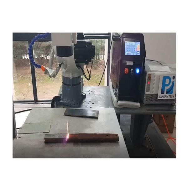 200W High Power Portable Pulse Laser Cleaning Machine with Water Cooling System for Rust and Paint Removal